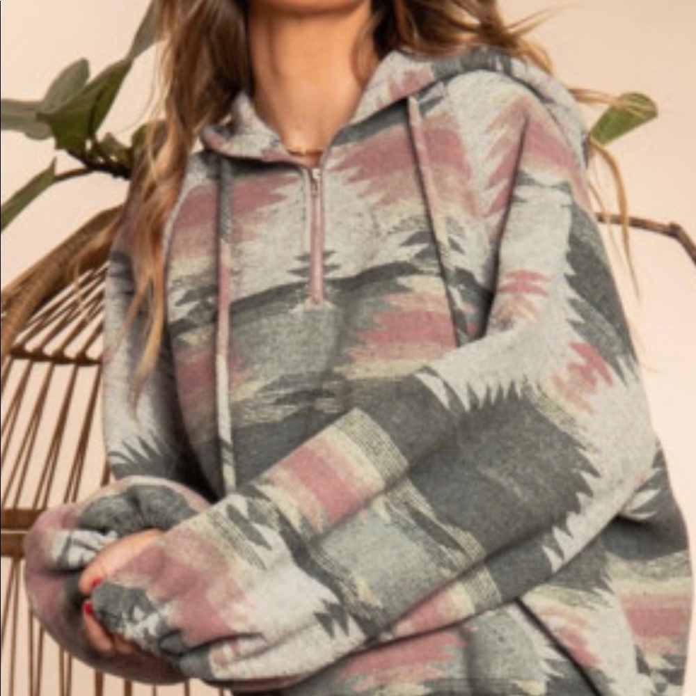 🥰🔥 Aztec Print Quarter Zip Pullover 🔥🥰 - Picture 4 of 13